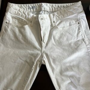 gap 🩵 mid-rise white jeans!